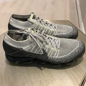 Men Nike VAPORMAX Sz 9.5. Like New